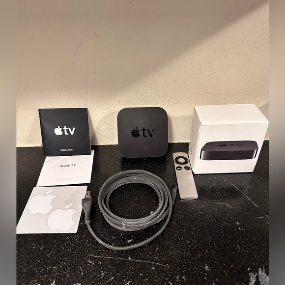 Apple TV 2nd Gen Model A1378 With Remote MC572LL/A Black - Picture 1 of 7